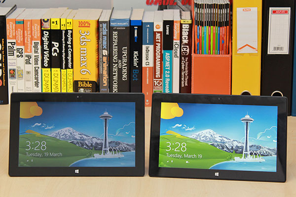 The same 10.6-inch screen size, the same front-facing camera placement, the same 18mm black bezel, the same capacitive Windows logo button - can you tell which one is Surface RT and which one is Surface Pro? (Hint: the Surface Pro is 1mm taller.) The same 10.6-inch screen size, the same front-facing camera placement, the same 18mm black bezel, the same capacitive Windows logo button - can you tell which one is Surface RT and which one is Surface Pro? (Hint: the Surface Pro is 1mm taller.)