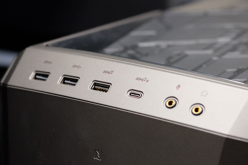 A closer look at the ROG GT51 Preview The ASUS ROG GT51 is a hulking