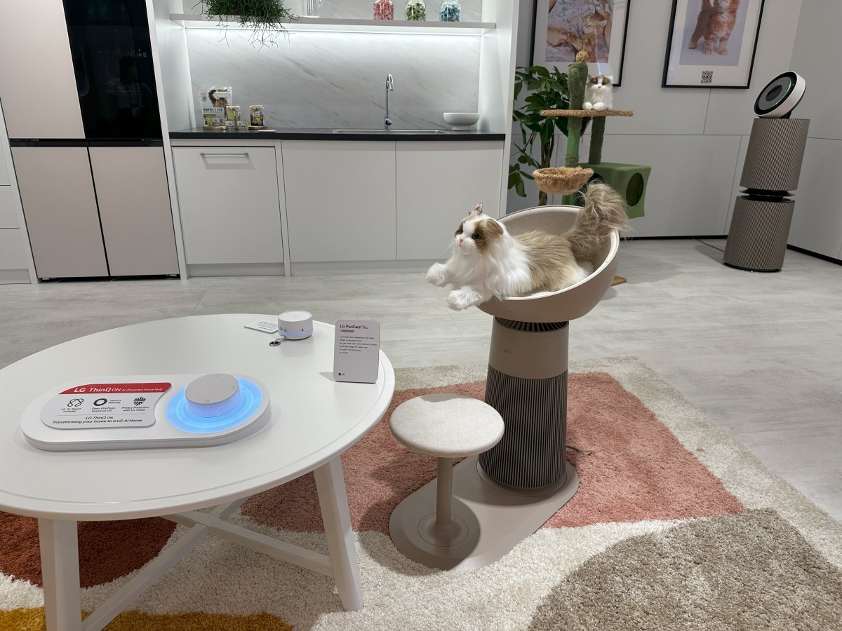 The LG AeroCat air purifier is your feline master's next throne ...