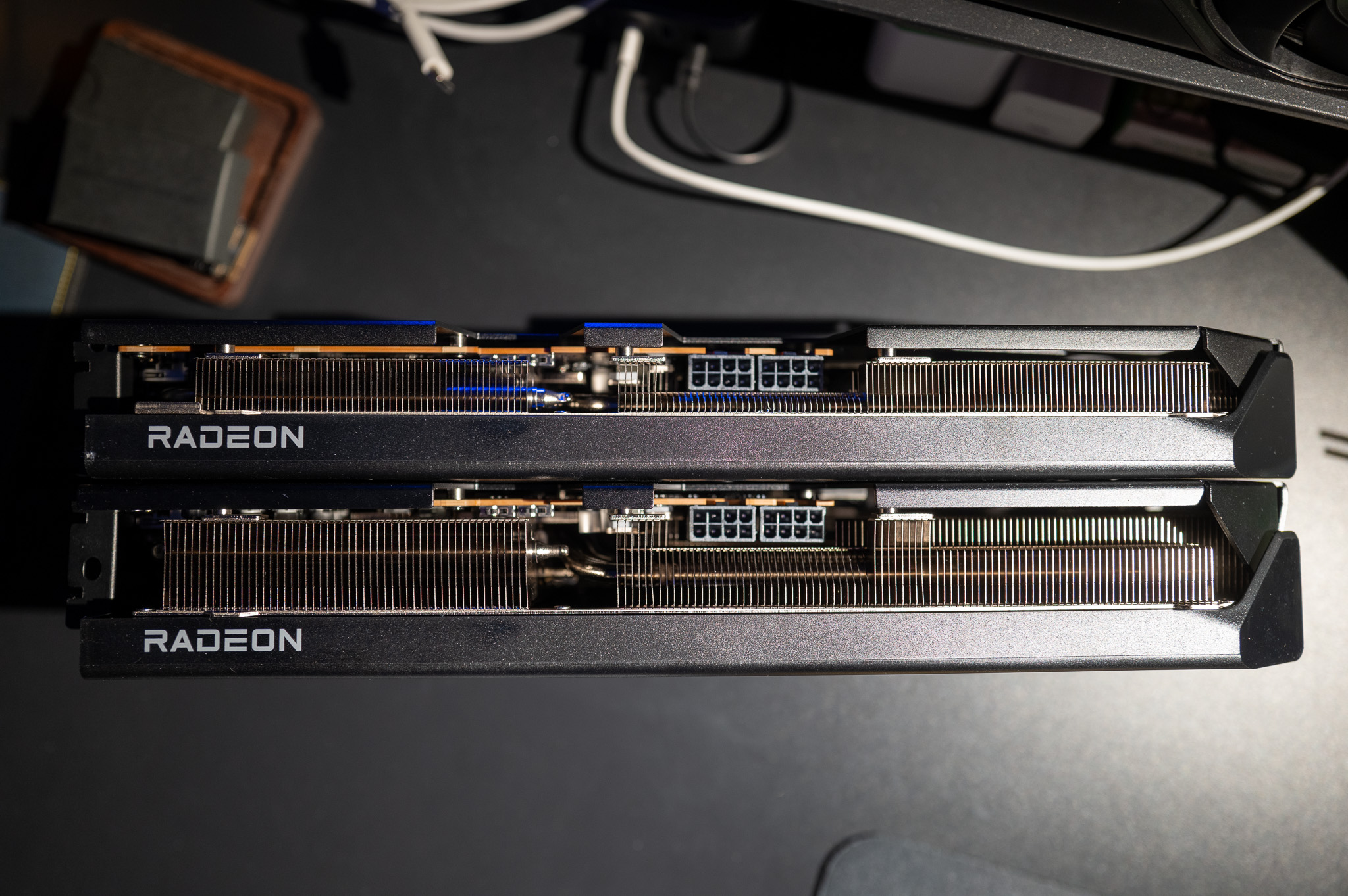 Both PowerColor Radeon cards are almost indistinguishable. Image: HWZ